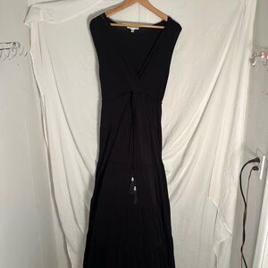 Spense Black Sleeveless V-Neck Sheath Maxi Dress